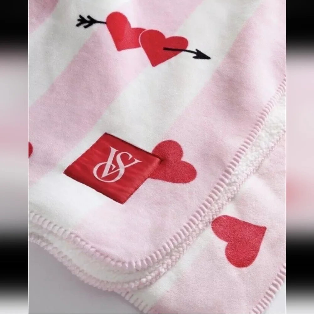 ❤️ VICTORIA'S SECRET Cozy Fleece Sherpa VALENTINES DAY THROW BLANKET ❤️
